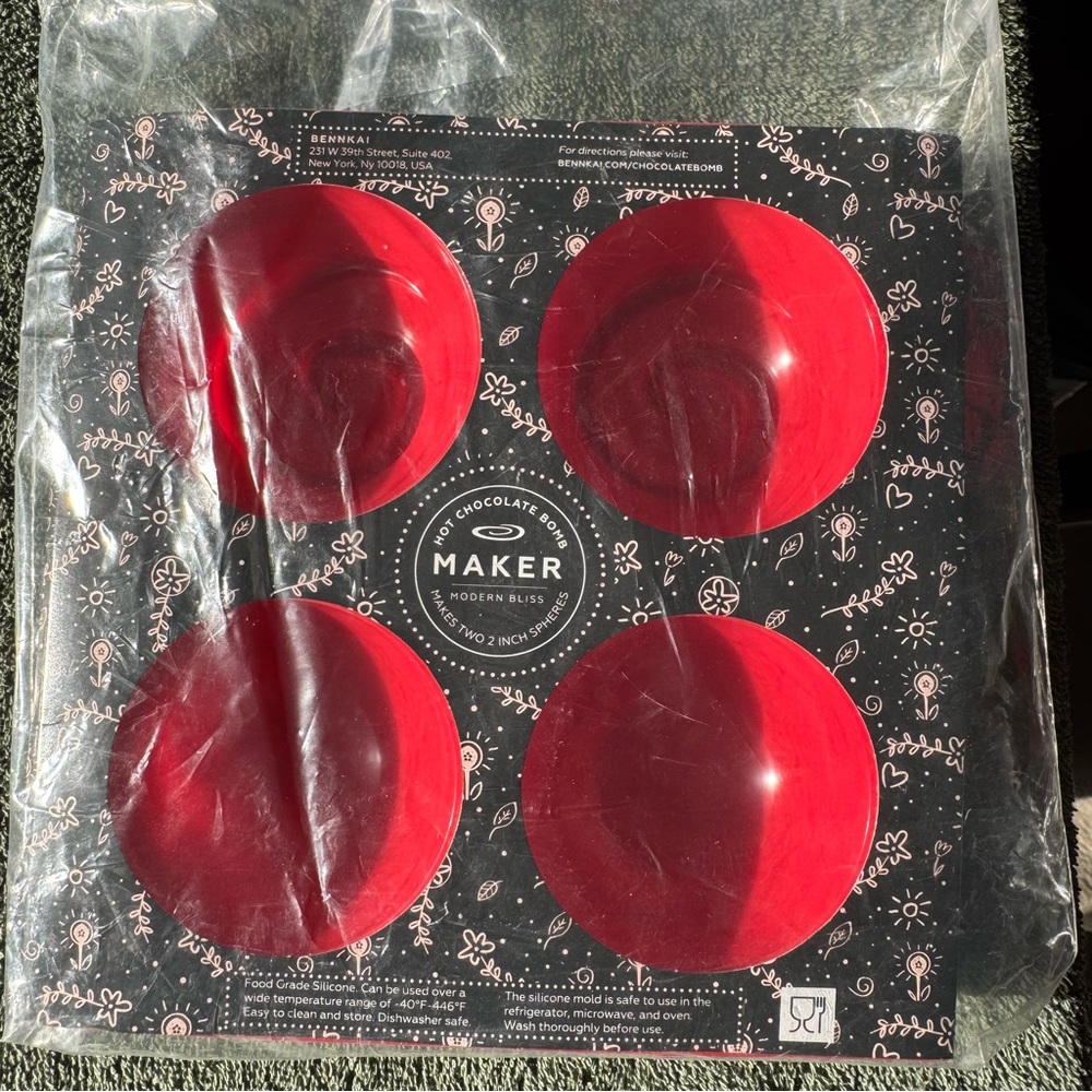 Bennkai Hot Chocolate Bomb Maker BRAND NEW